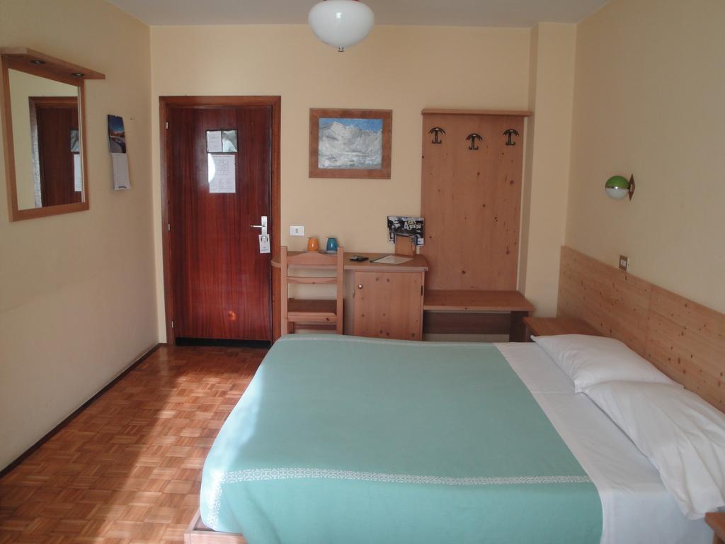 Hotel Viola Valdidentro Exteriör bild